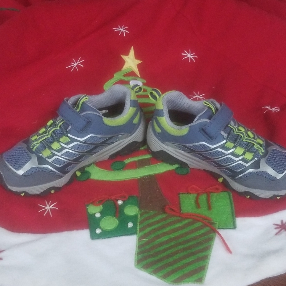 Shoes - Picture 2 of 3